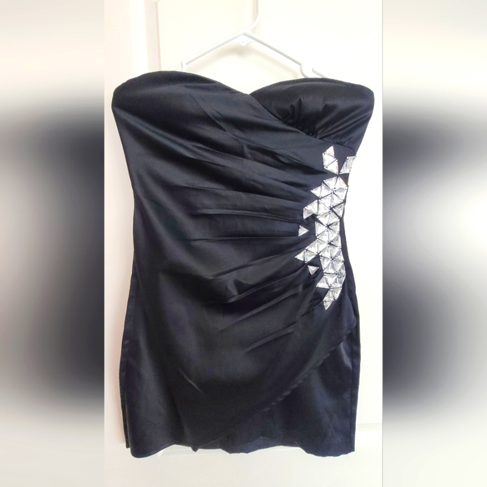 Elegant Black Strapless Dress